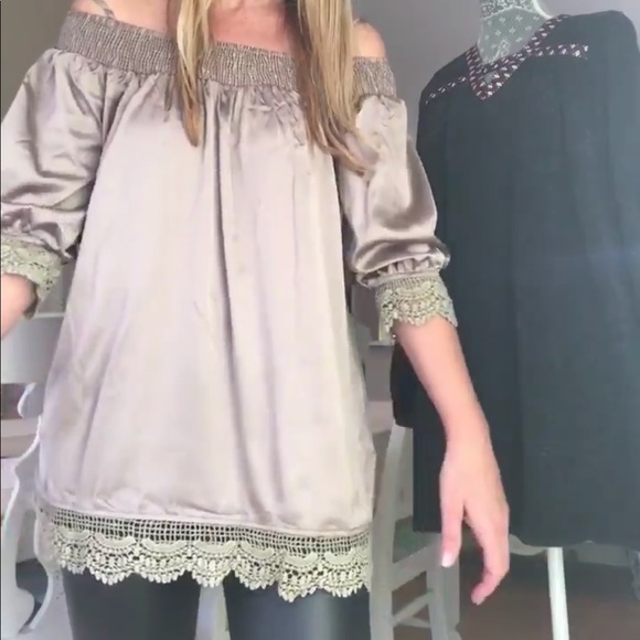 Satin and Lace Tunic 🌸 Sale - Picture 3 of 4